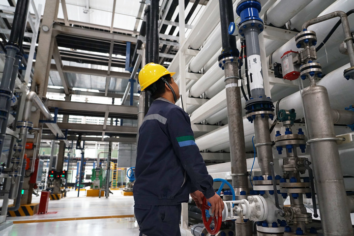 提質(zhì)增效保供應(yīng)——青海鹽湖產(chǎn)業(yè)基地生產(chǎn)一線(xiàn)見(jiàn)聞