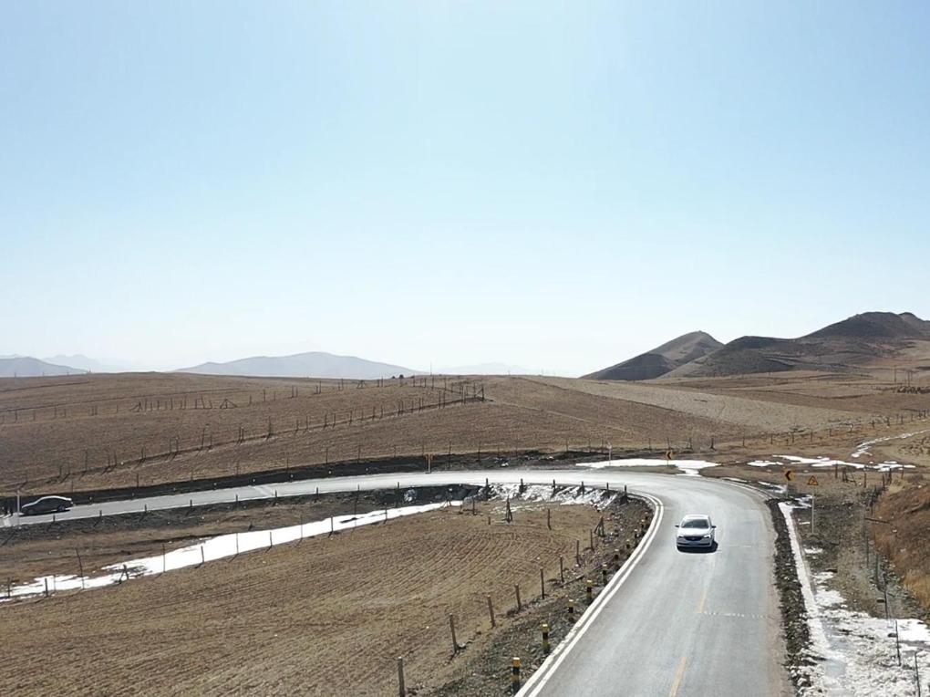 新春走基层｜路通年丰日子甜——青海海东一条公路背后的新年新图景