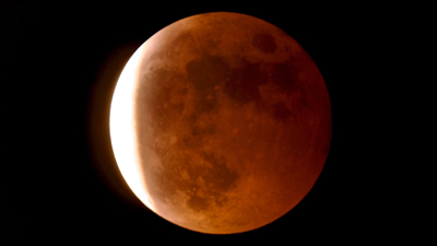 共賞&ldquo;紅月亮&rdquo;！青海多地昨夜上演月全食